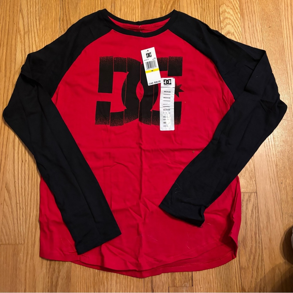 NWT DC Boys Graphic Long Sleeve Tee - Size Medium